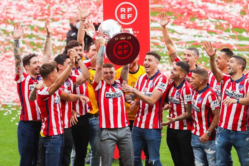 Trippier và các đồng đội ăn mừng chức vô địch La Liga mùa giải 2020/21