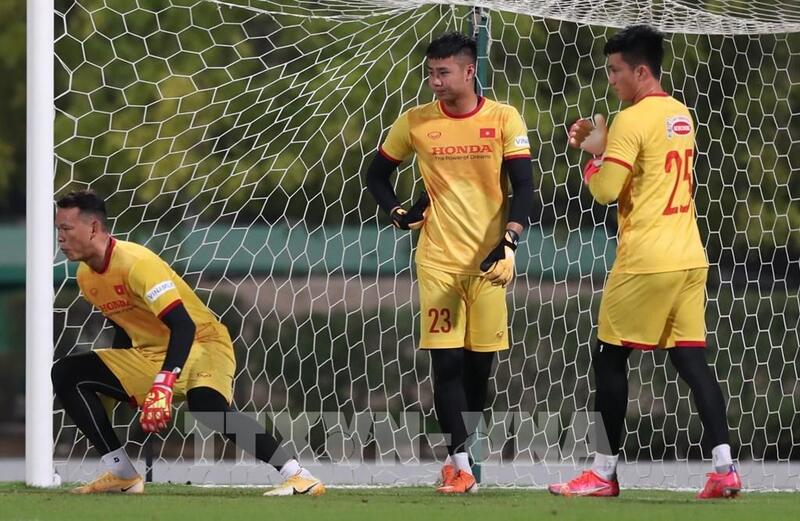 Nam cầu thủ tập luyện cho World Cup 2022